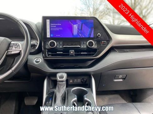 Used 2023 Toyota Highlander XLE image 25