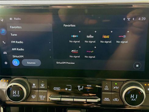 Used 2023 Toyota Highlander XLE image 15