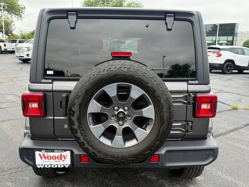 Used 2018 Jeep Wrangler Unlimited Sahara w/ Dual Top Group AWD/4WD image 6