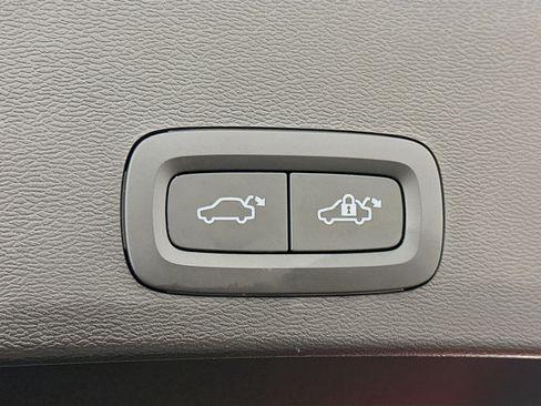 Used 2023 Volvo XC40 Recharge Plus image 33