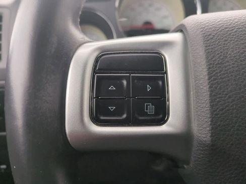 Used 2014 Dodge Challenger SXT image 20