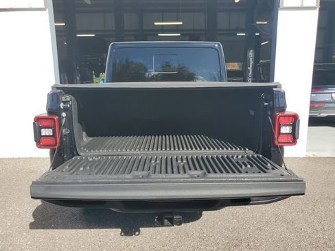 Used 2023 Jeep Gladiator Overland image 7