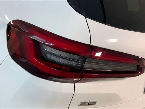 Used 2021 BMW X5 M50i image 29