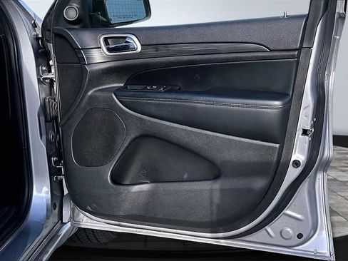 Used 2019 Jeep Grand Cherokee Altitude image 25