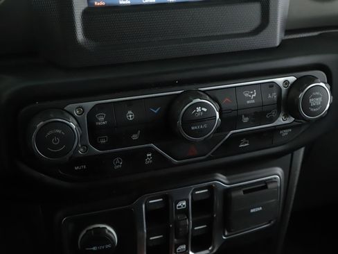 Used 2022 Jeep Gladiator Sport AWD/4WD image 13
