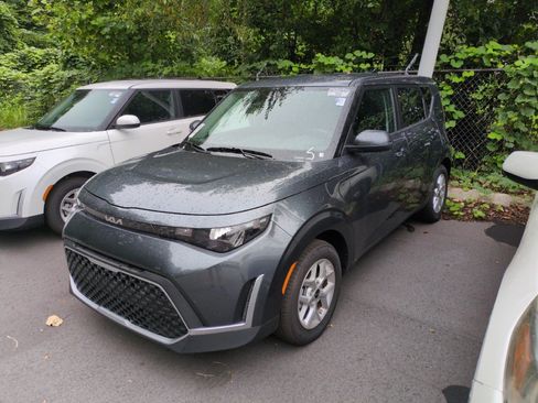 Certified 2025 Kia Soul LX w/ LX Technology Package FWD image 3