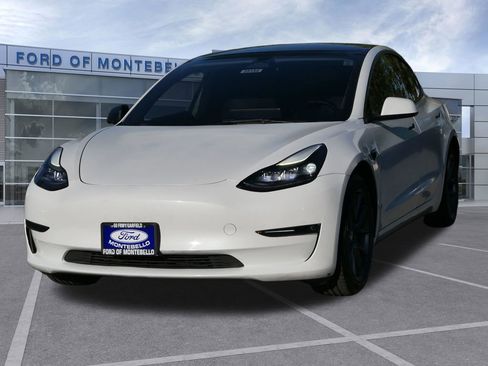 Used 2023 Tesla Model 3 Standard Range image 6