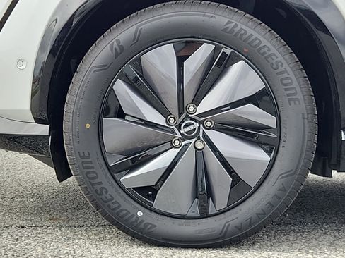 New 2025 Nissan Ariya Platinum image 6