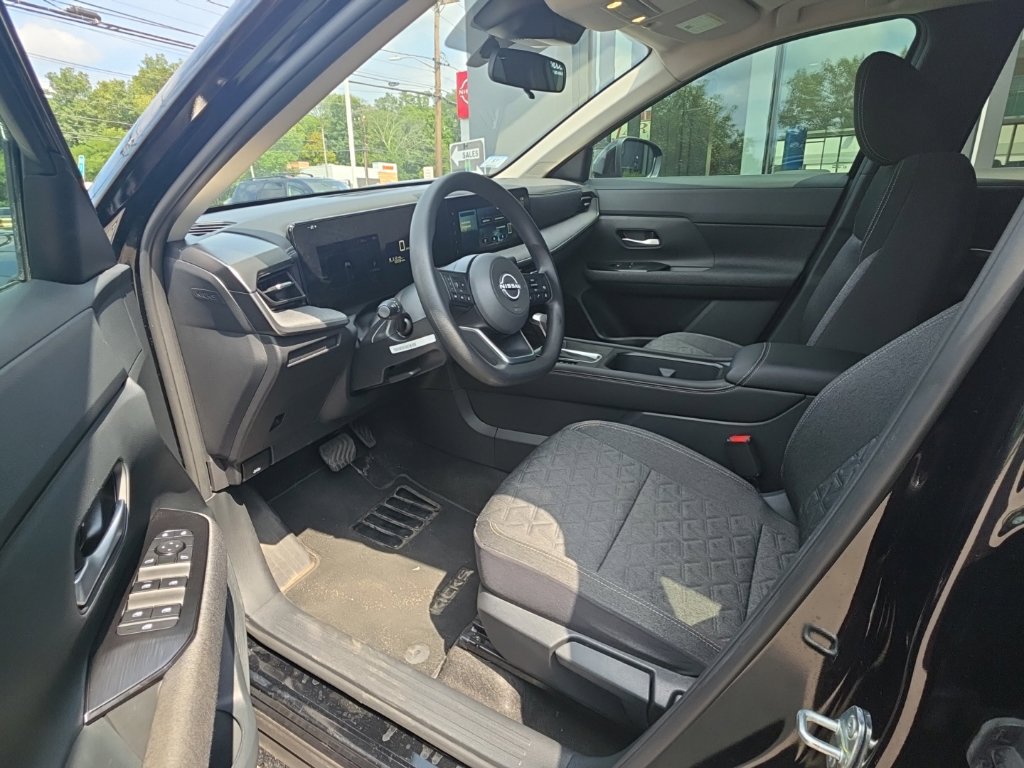 Certified 2025 Nissan Kicks SV AWD/4WD image 10