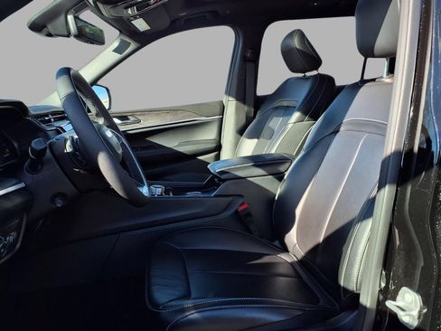 Used 2025 Jeep Grand Cherokee L Limited w/ Luxury Tech Group II image 22