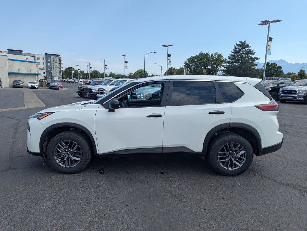 Used 2024 Nissan Rogue S AWD/4WD image 8
