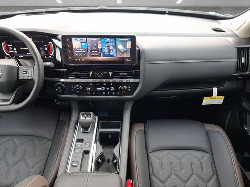 New 2026 Nissan Pathfinder Platinum FWD image 4