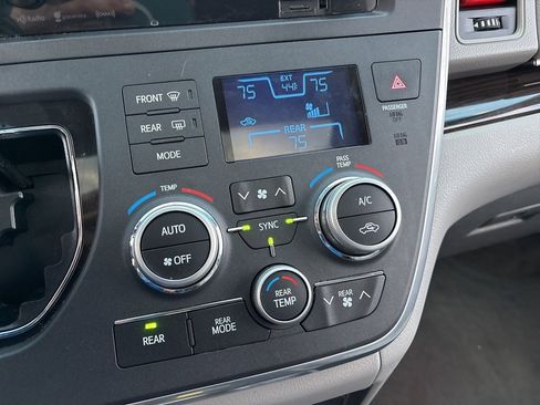 Used 2017 Toyota Sienna XLE image 20