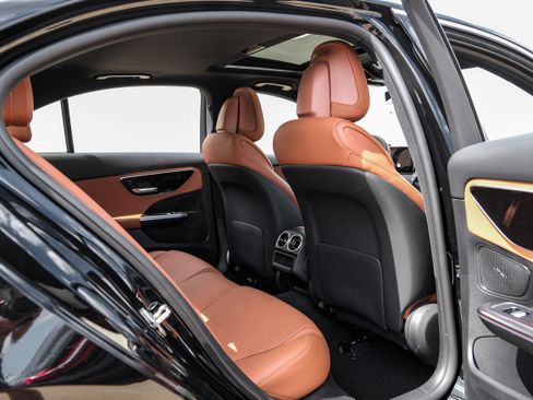 Used 2022 Mercedes-Benz C 300 Sedan w/ Exclusive Trim Package image 39