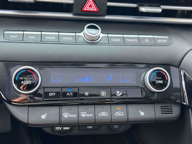 Certified 2023 Hyundai Elantra Limited w/ Preferred Accessory Package FWD image 29