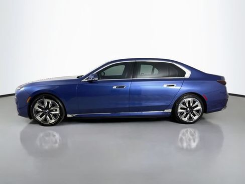 Certified 2023 BMW i7 xDrive60 w/ Executive Package 2 AWD/4WD image 4