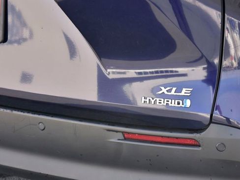 Certified 2023 Toyota Sienna XLE image 10