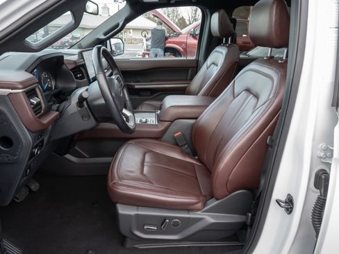 Used 2024 Ford Expedition Limited image 20