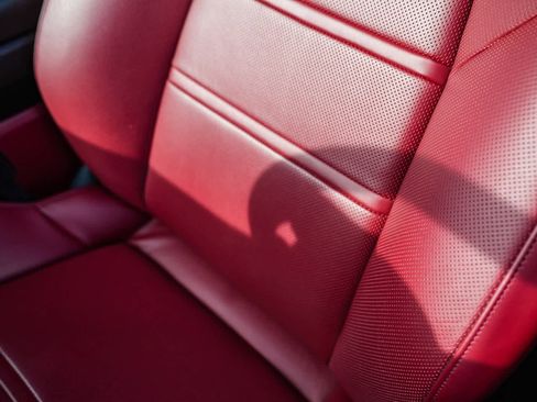 Used 2023 Porsche Cayenne Platinum Edition image 23