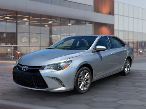 Used 2015 Toyota Camry SE FWD image 4