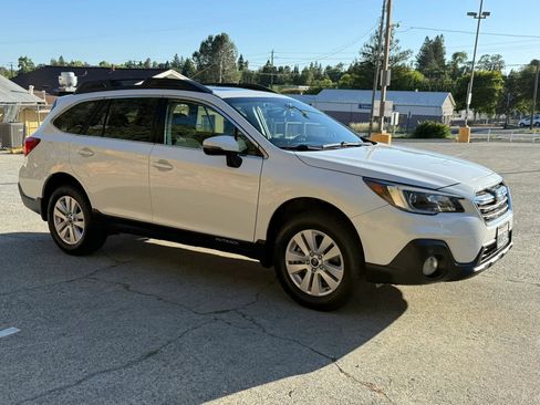 Used 2019 Subaru Outback 2.5i Premium w/ Popular Package #2 AWD/4WD image 9
