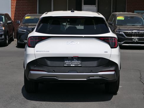 Certified 2026 Kia Sportage LX FWD image 4