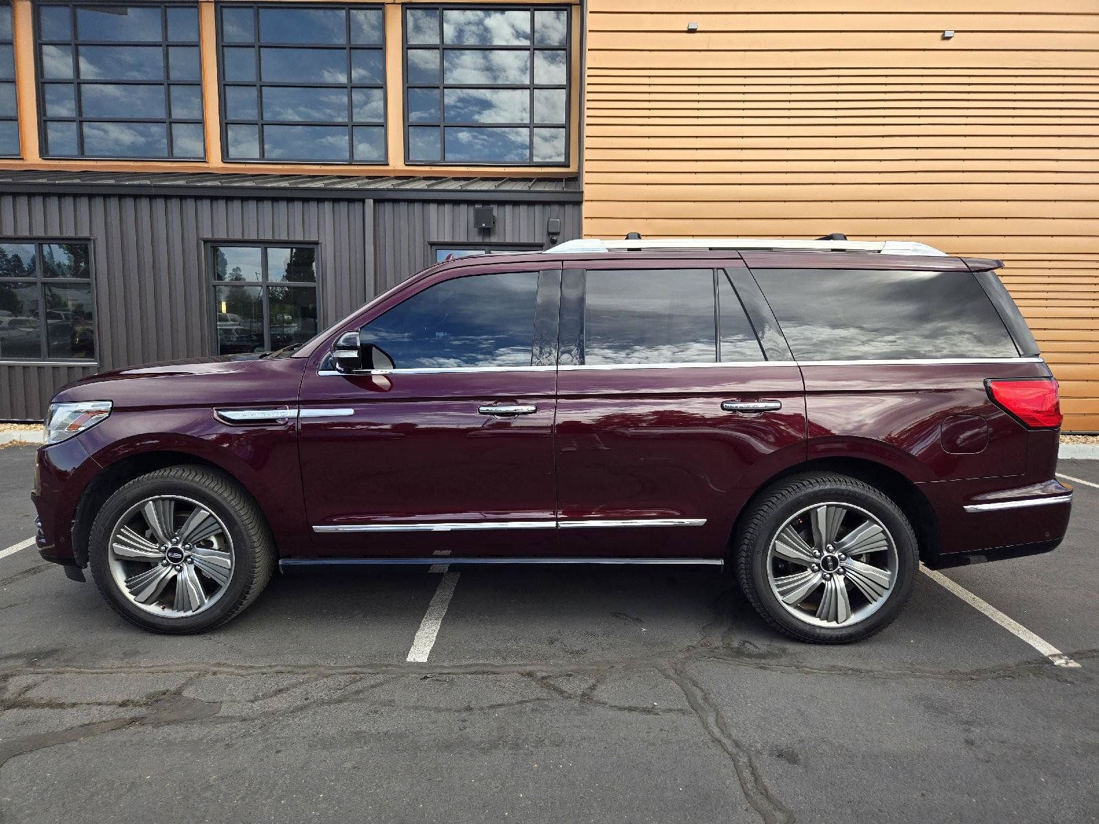 Used 2018 Lincoln Navigator Reserve w/ Technology Package AWD/4WD image 2
