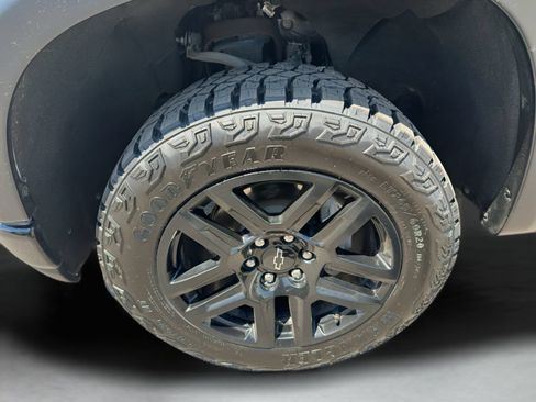 Used 2022 Chevrolet Silverado 1500 LT Trail Boss w/ Safety Package AWD/4WD image 9