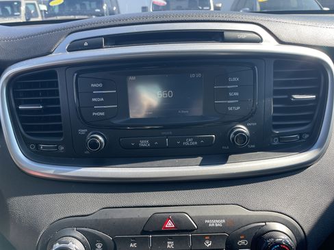 Used 2017 Kia Sorento LX image 46