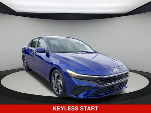 Used 2025 Hyundai Elantra Limited FWD image 8