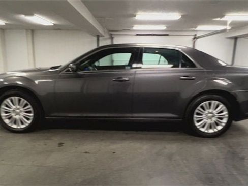 Used 2014 Chrysler 300 AWD w/ Driver Convenience Group image 5