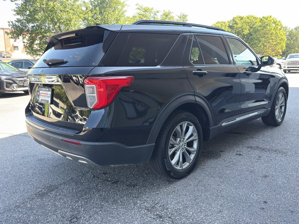 Used 2023 Ford Explorer XLT w/ Equipment Group 202A RWD image 6