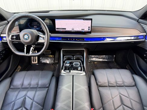 Used 2023 BMW i7 xDrive60 image 13