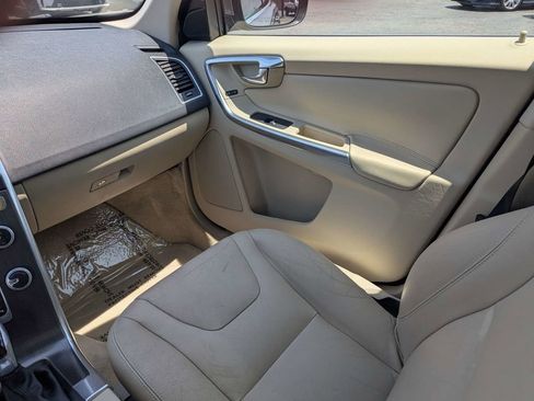 Used 2016 Volvo XC60 T5 Premier w/ Proximity Package FWD image 18