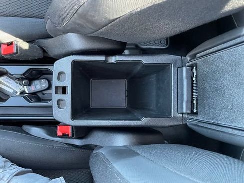 Used 2018 Jeep Renegade Altitude AWD/4WD image 28