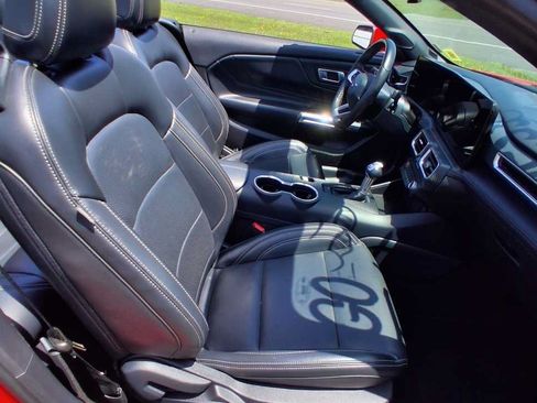 Used 2025 Ford Mustang Premium RWD image 36