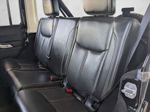 Used 2015 Jeep Wrangler Unlimited Sahara w/ Connectivity Group AWD/4WD image 17