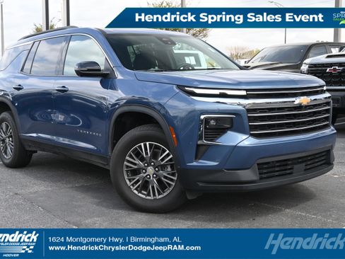 Used 2024 Chevrolet Traverse LT image 1