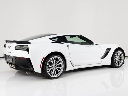 Used 2015 Chevrolet Corvette Z06 w/ 3LZ Preferred Equipment Group image 3