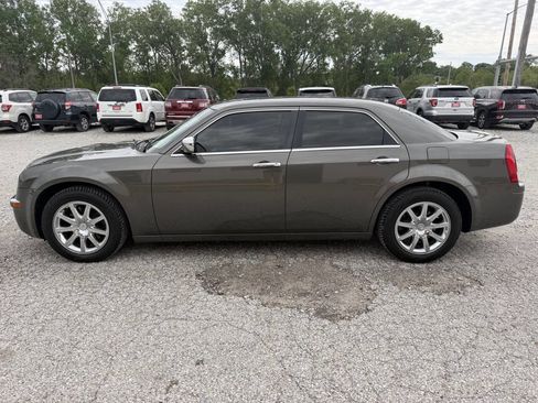 Used 2010 Chrysler 300 C w/ Luxury Group II RWD image 6
