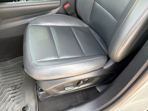 Used 2025 Ford Explorer Active w/ Active Comfort Package RWD image 18