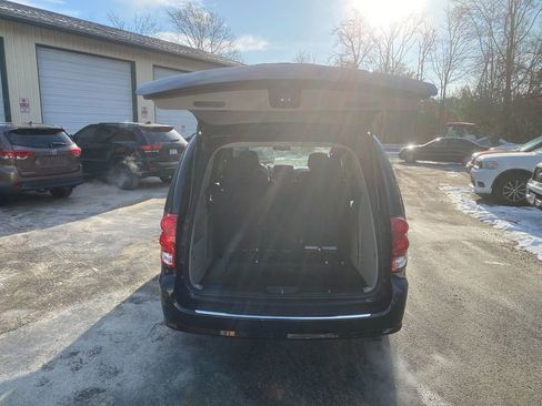 Used 2016 Dodge Grand Caravan SE image 23