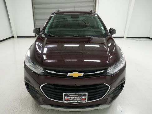 Used 2022 Chevrolet Trax LT w/ LPO, Cargo Package image 2