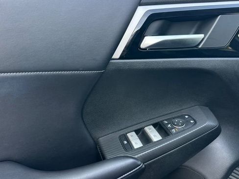 Used 2024 Mitsubishi Outlander SE image 12