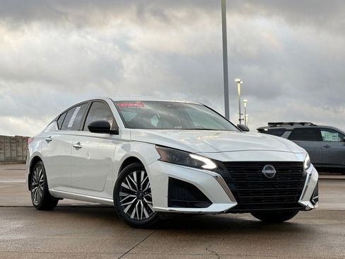 Certified 2024 Nissan Altima 2.5 SV image 2