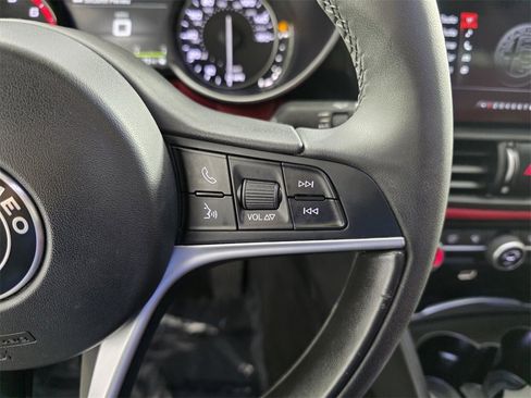 Used 2019 Alfa Romeo Giulia image 22