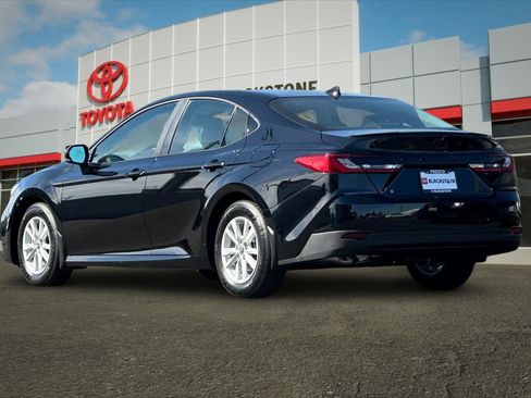 Used 2026 Toyota Camry LE w/ Convenience Package image 5