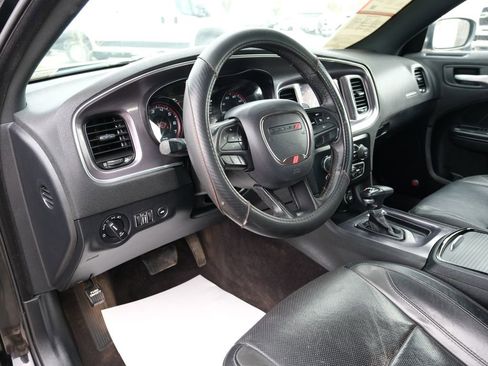 Used 2017 Dodge Charger SXT w/ AWD Plus Group image 3