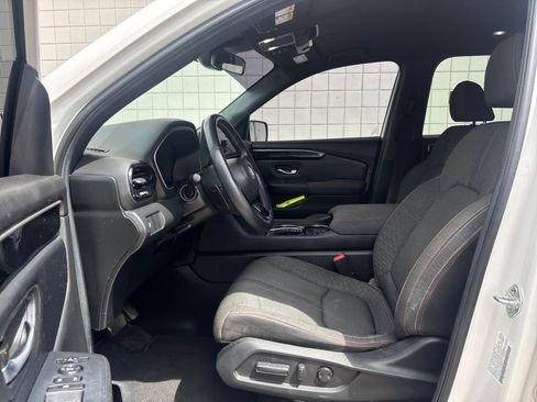 Used 2025 Honda Pilot Sport image 4