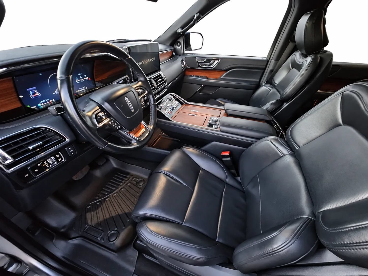 Used 2023 Lincoln Navigator 2WD image 6